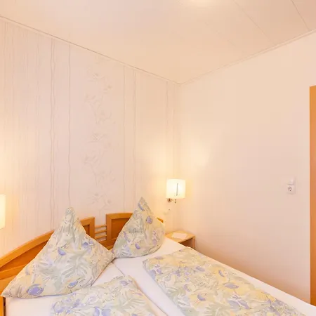 Cosy In Near Centre *